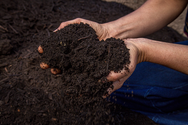 Compost and mulch sales